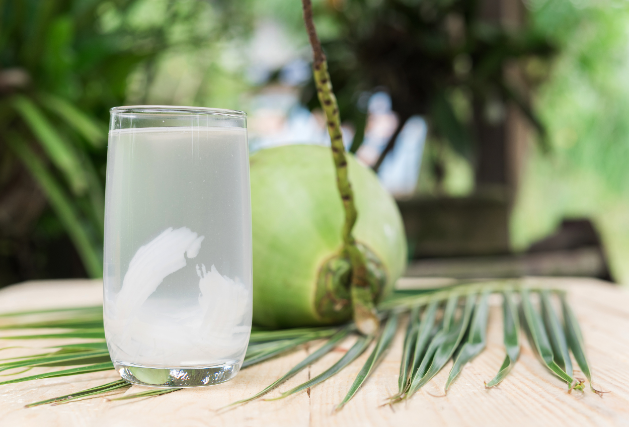 Air kelapa bantu netralisir asam lambung, ini aturan minumnya