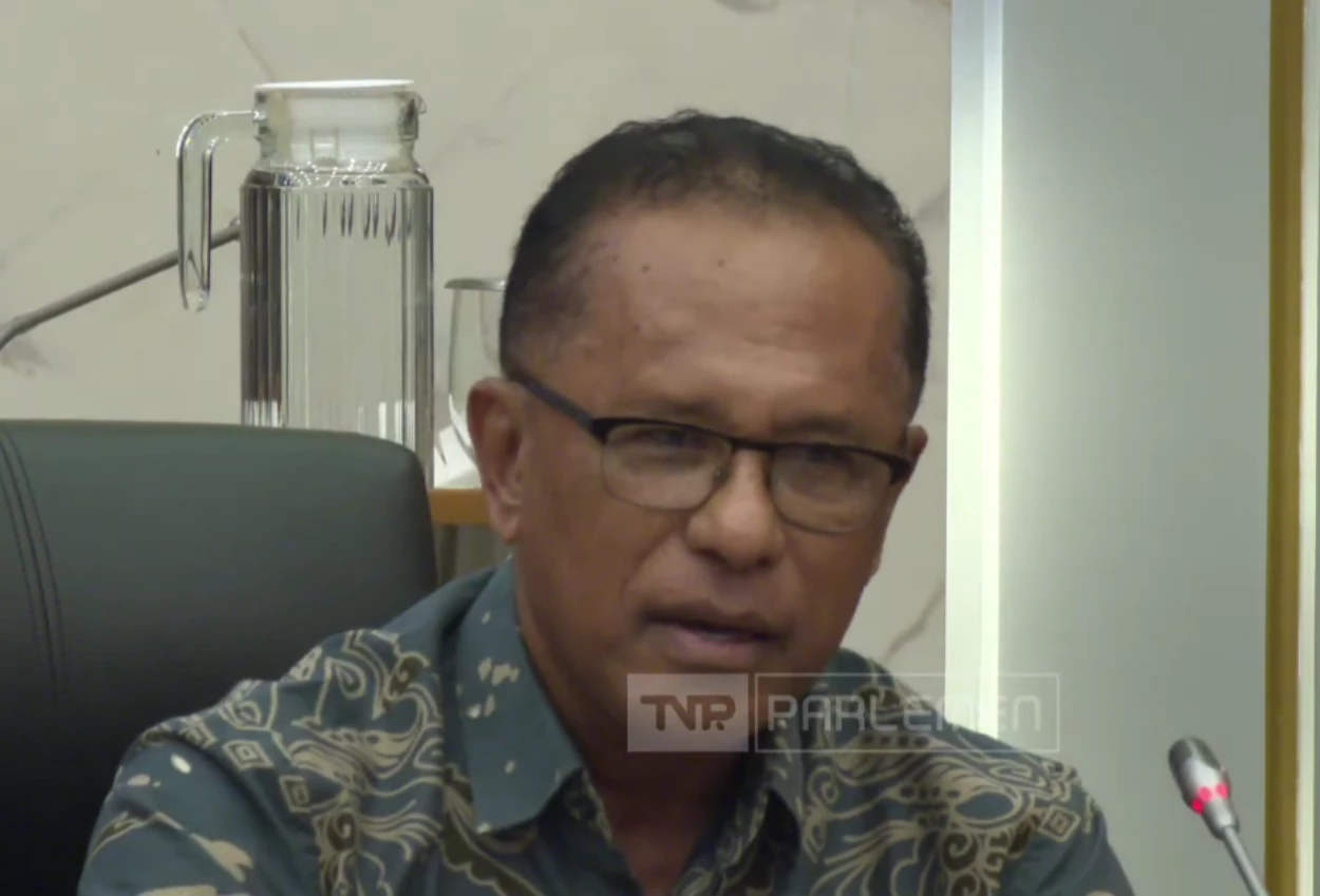 Anggota dpr minta menhut raja juli mundur kalau pak menteri nggak mampu, mundur aja