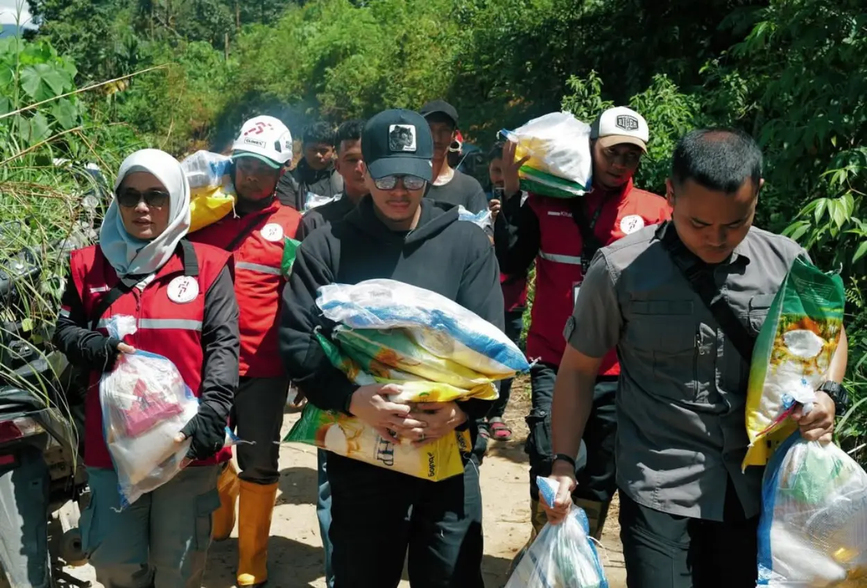 Atta halilintar terjun langsung ke titik titik bencana di sumatra salurkan bantuan