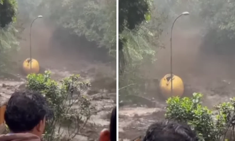 Banjir bandang terjang wisata guci, pancuran 13 hilang tersapu air
