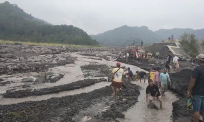 Banjir lahar gunung semeru rusak 19 rumah dan masjid