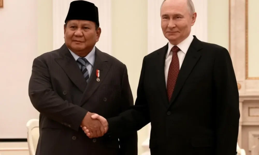 Bertemu prabowo di kremlin, putin siap bantu indonesia kembangkan nuklir
