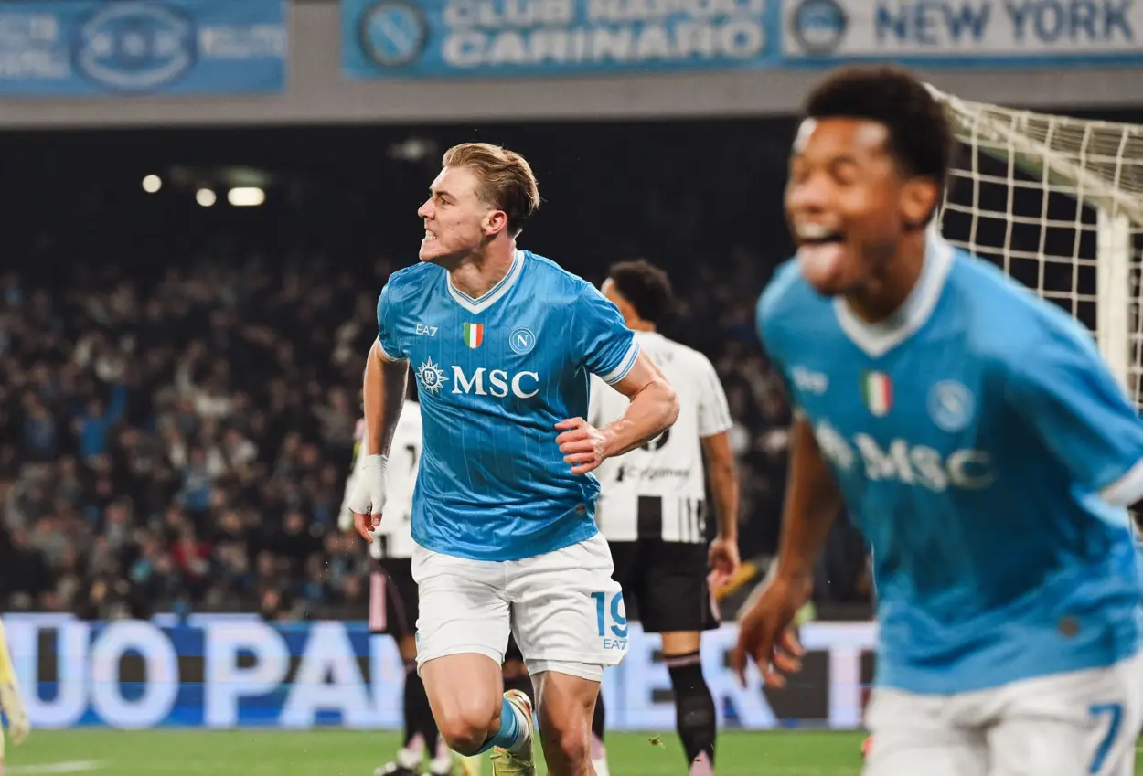 Brace hojlund bawa napoli geser inter dipuncak klasemen serie a