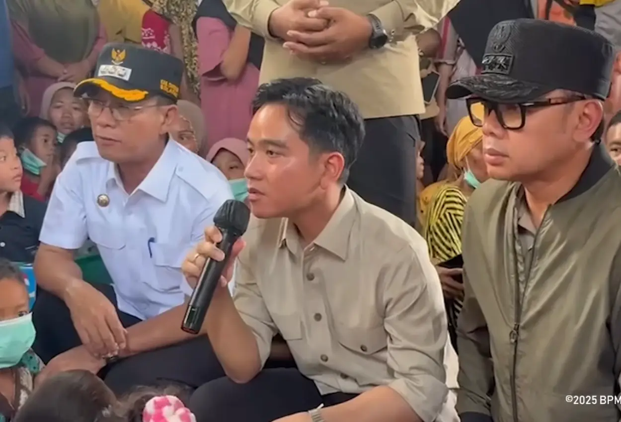 Gibran rakabuming temui korban bencana sumatra