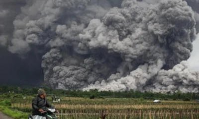 Gunung semeru kembali erupsi, kolom abu capai 900 meter!