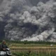 Gunung semeru kembali erupsi, kolom abu capai 900 meter!