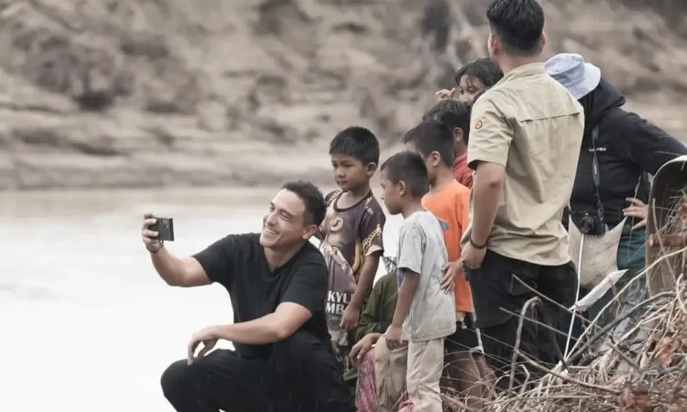 Hamish daud datangi lokasi bencana di aceh, hibur anak anak