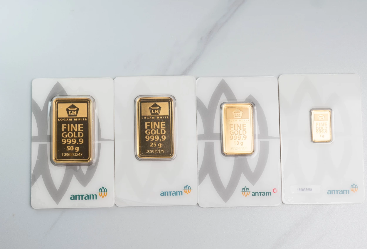 Harga emas antam hari ini 10 desember 2025 melambung tinggi