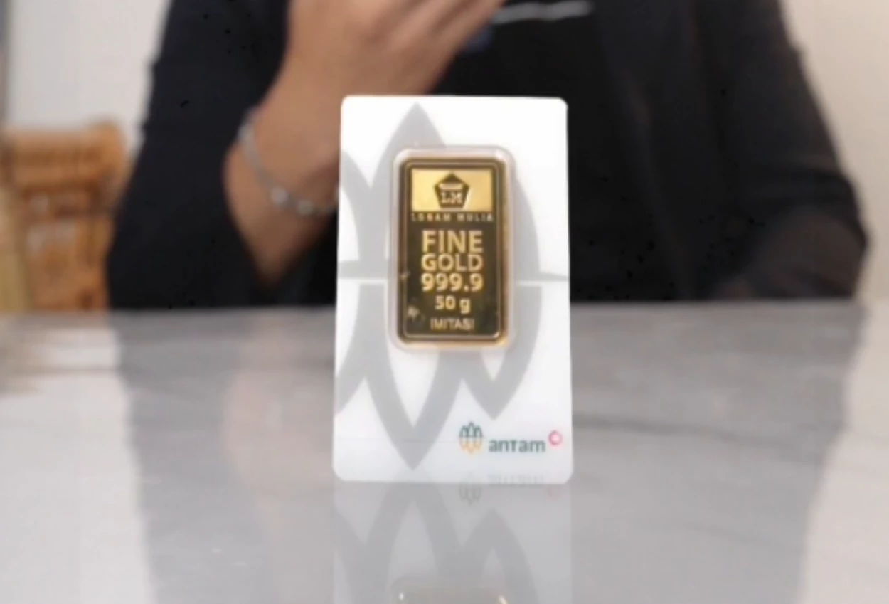 Harga emas antam hari ini 19 desember 2025 turun rp4.000 per gram!