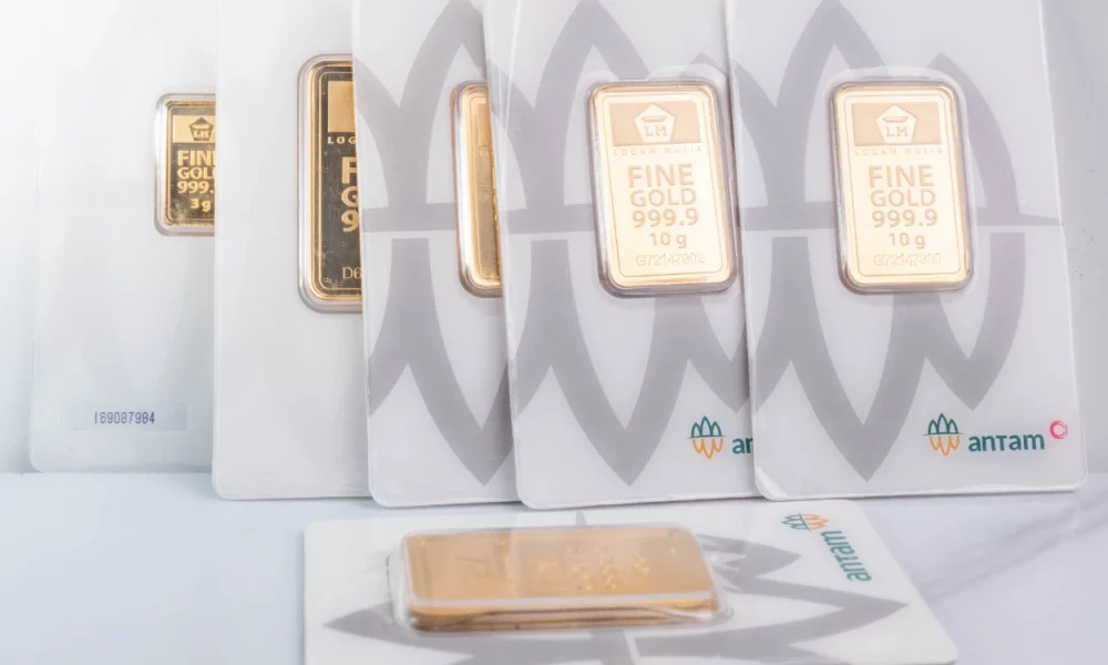 Harga emas antam hari ini 6 desember 2025 merosot dikit!
