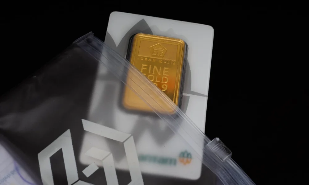 Harga emas hari ini 3 desember 2025 turun rp13.000 per gram!
