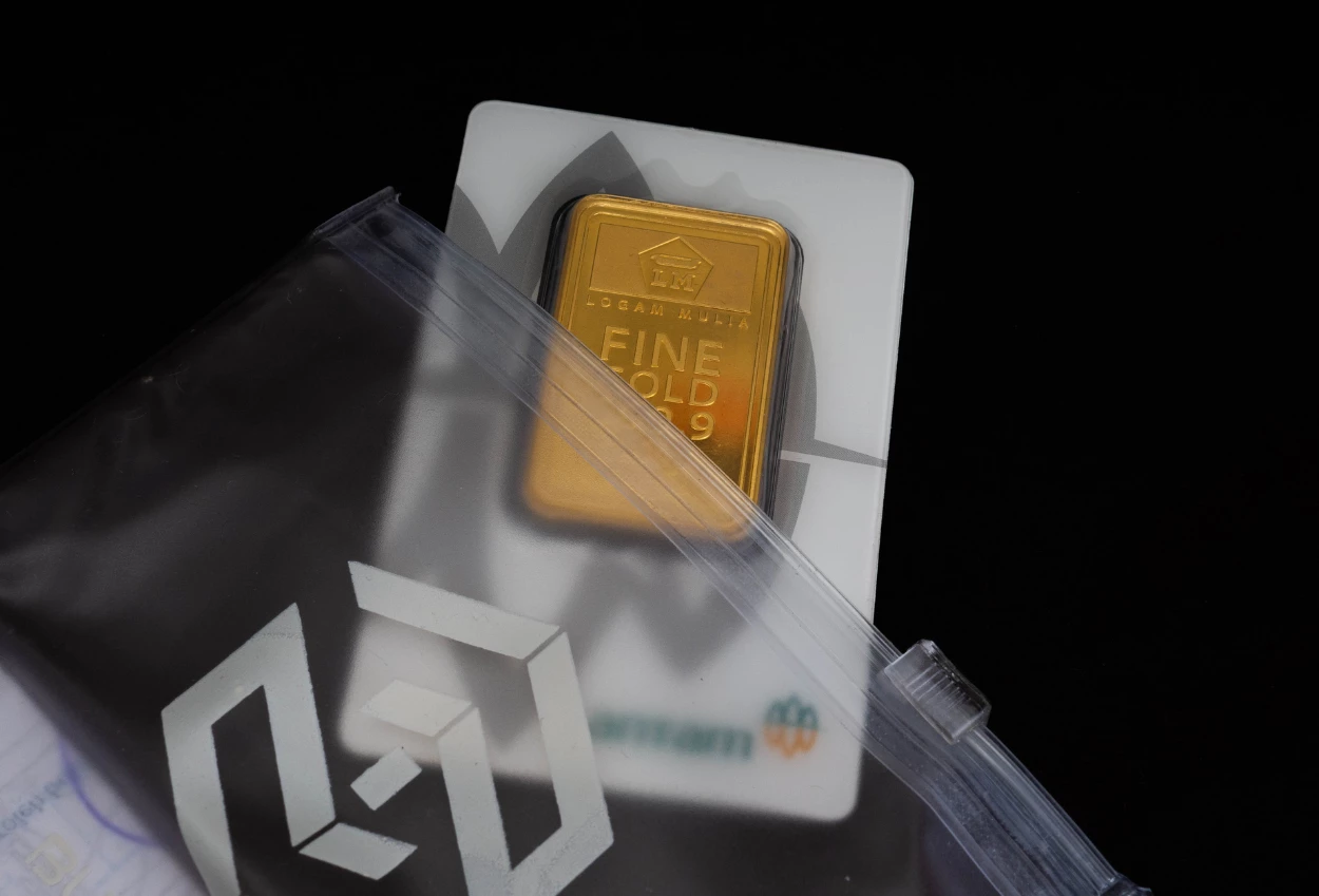 Harga emas hari ini 3 desember 2025 turun rp13.000 per gram!