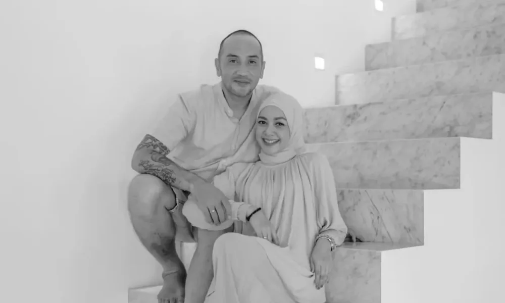 Heboh wanita berambut biru di pemakaman gary, richa beberkan hubungannya dengan almarhum