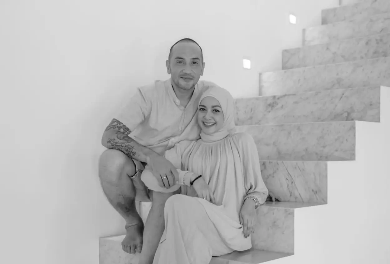 Heboh wanita berambut biru di pemakaman gary, richa beberkan hubungannya dengan almarhum