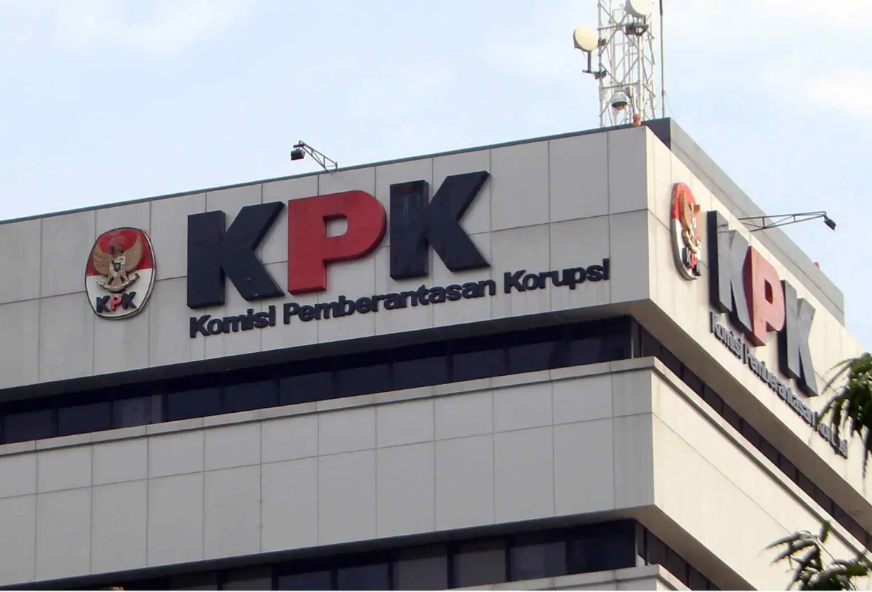 Kpk sita uang tunai rp900 juta dari ott jaksa di banten