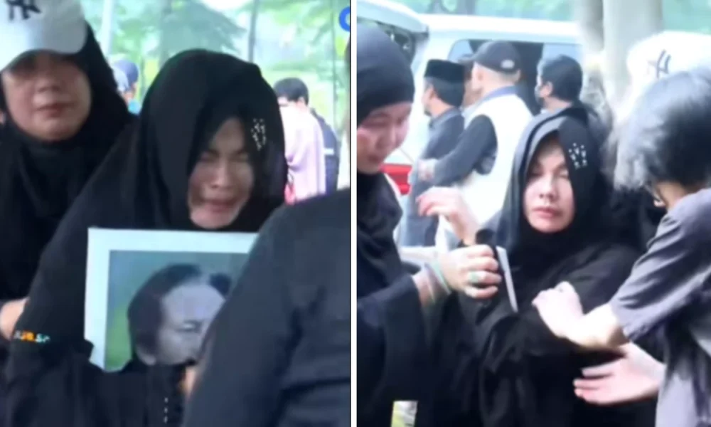 Karina ranau tak kuasa menahan nangis saat antar jenazah epy kusnandar ke pemakaman