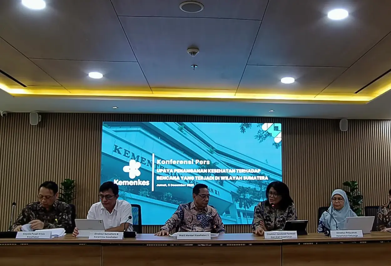 Kemenkes larang anak anak korban bencana di sumatra minum susu formula