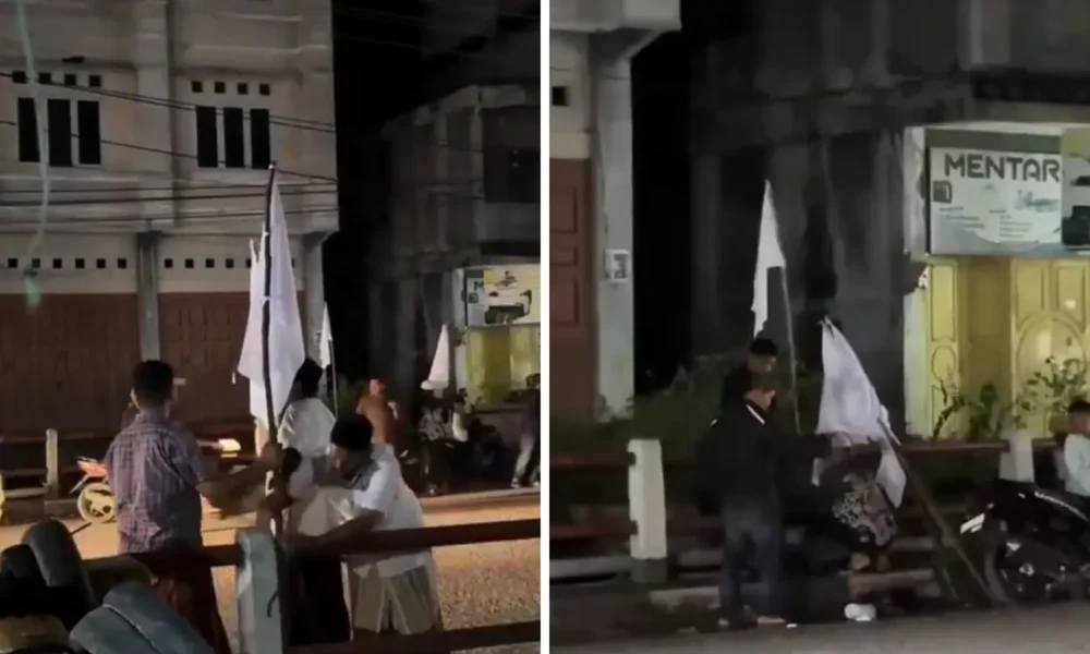 Korban bencana aceh kibarkan bendera putih