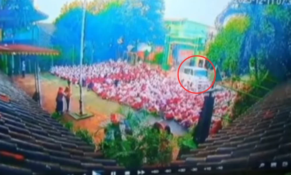 Korban mobil mbg tabrak siswa di sdn 01 kalibaru capai 20 orang