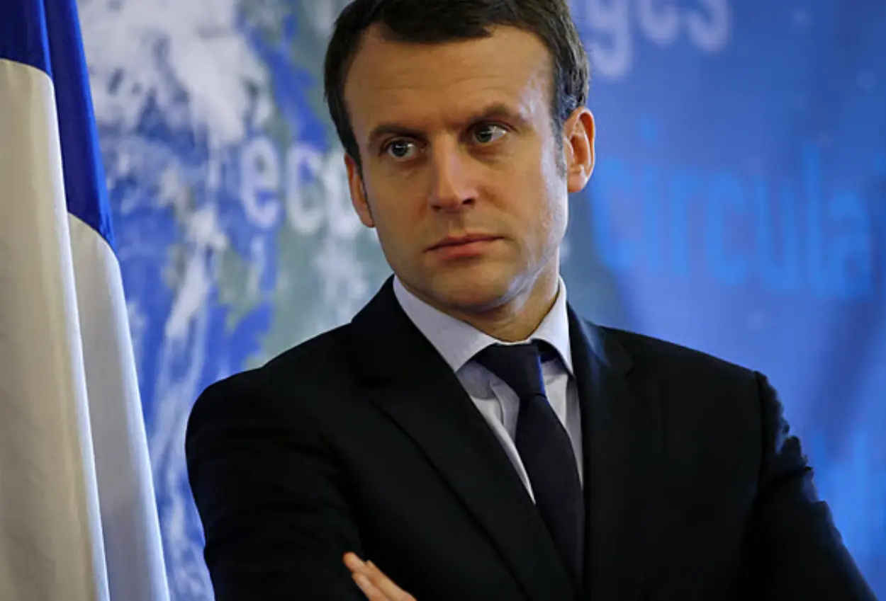Macron berencana kaji aturan baru siswa sma prancis tak boleh bawa hp di sekolah