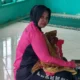 Momen haru saat bhayangkari di tapsel menyusui bayi yang terpisah dari ibunya