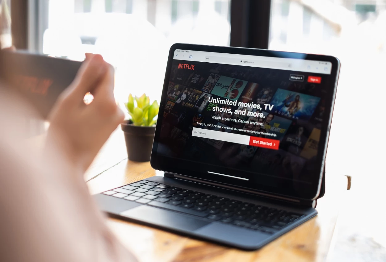 Netflix sepakat akuisisi saham warner bros senilai rp1.380 triliun!