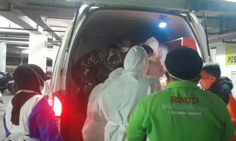 Pelda yudi gugur saat evakuasi warga terdampak longsor di padang panjang