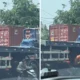 Pemotor nekat terobos kolong truk kontainer demi hindari macet