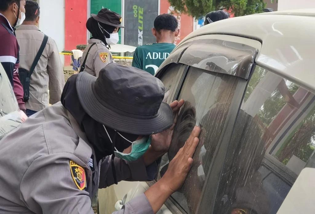 Polisi mulai cek mobil terdampak banjir di aceh tamiang, pastikan tak ada korban yang terjebak di dalam