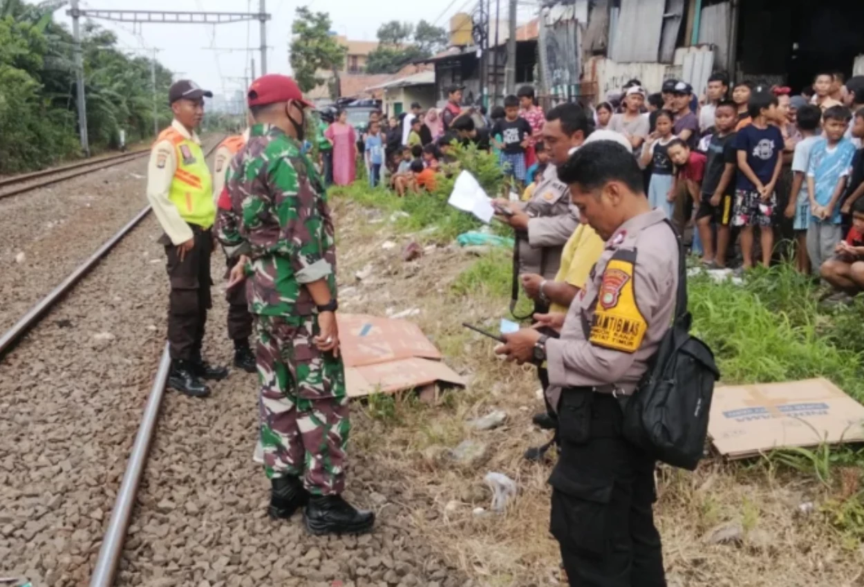 Pria 23 tahun tewas tertemper kereta di pondok ranji, polisi temukan surat