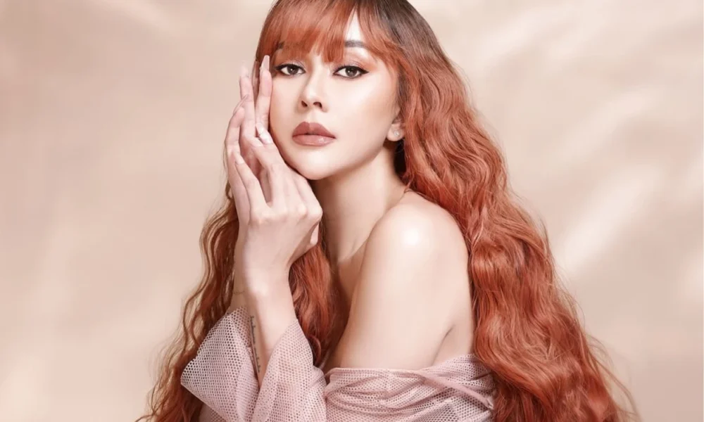 Profil aura kasih, ternyata pernah jadi miss indonesia 2007!