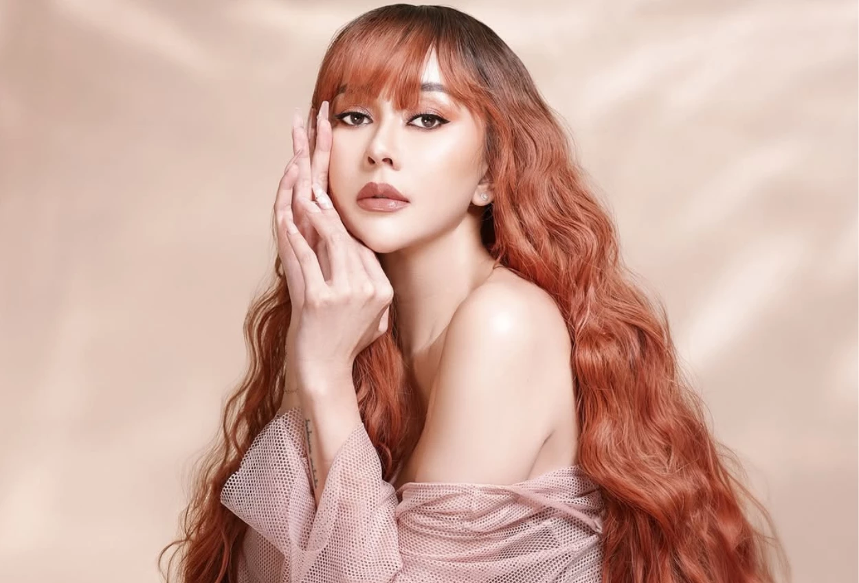 Profil aura kasih, ternyata pernah jadi miss indonesia 2007!