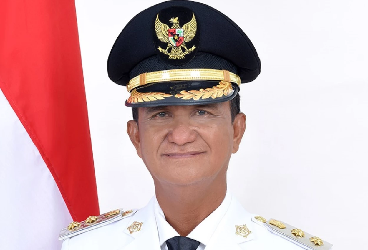 Profil wakil bupati sangihe helmud hontong yang wafat di penerbangan denpasar makassar