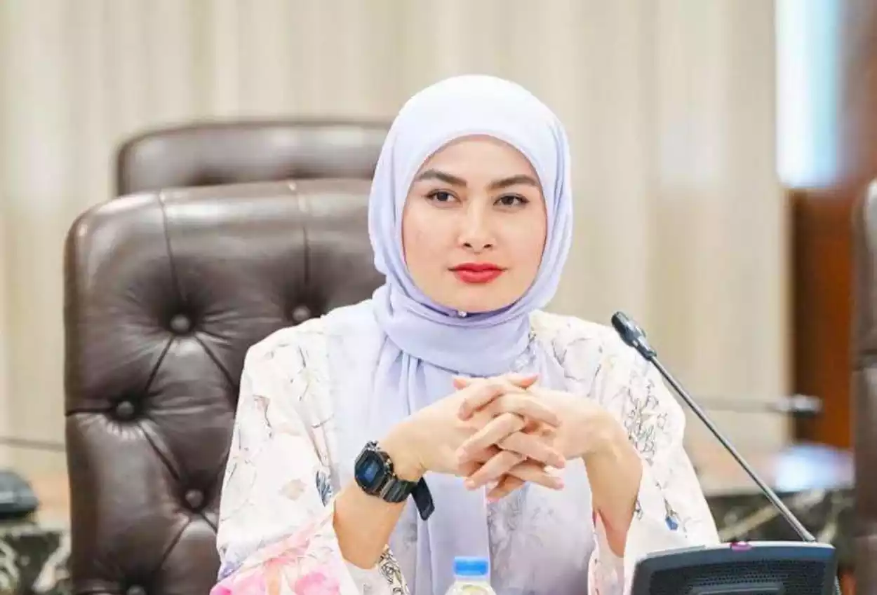 Profil young syefura, anggota parlemen malaysia yang digoda oleh dedi mulyadi
