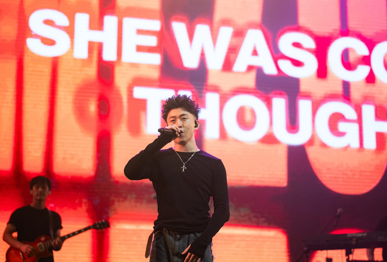 Promotor aloka bawa rich brian pulang kampung dalam tur yang bertajuk where is my head