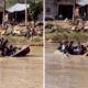 Rakit wagub aceh terbalik di sungai saat tinjau daerah bencana yang masih terisolasi