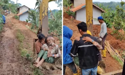 Seorang kakek sakit terpaksa naik excavator karena jalan rusak