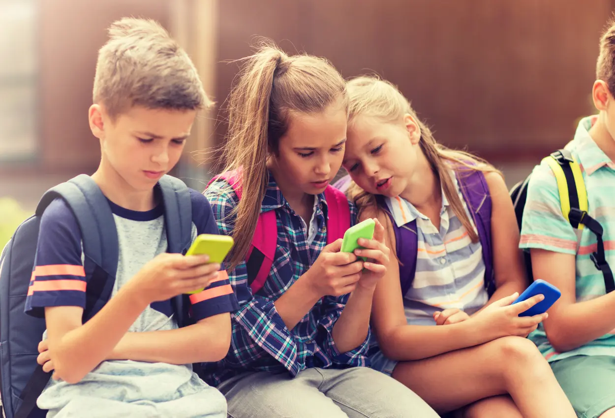 Singapura bakal larang penggunaan ponsel smartwatch di sekolah