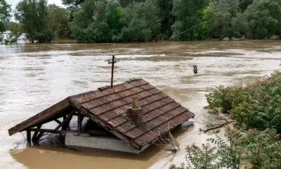 Sungai batang kuranji kembali meluap, 12 warga dievakuasi dan dua sempat hanyut