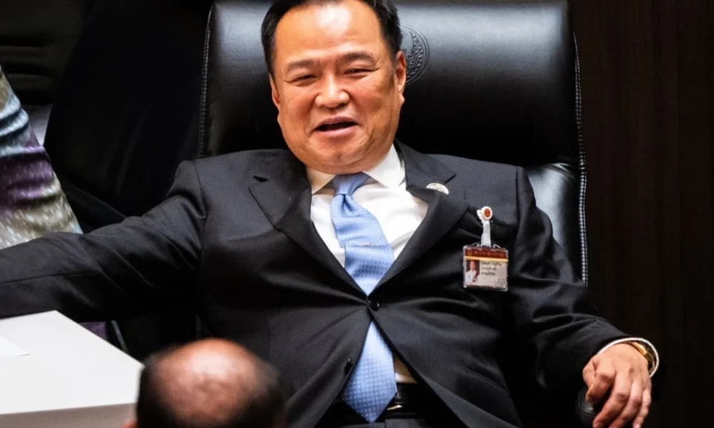 Thailand bubarkan parlemen di tengah ketegangan dengan kamboja
