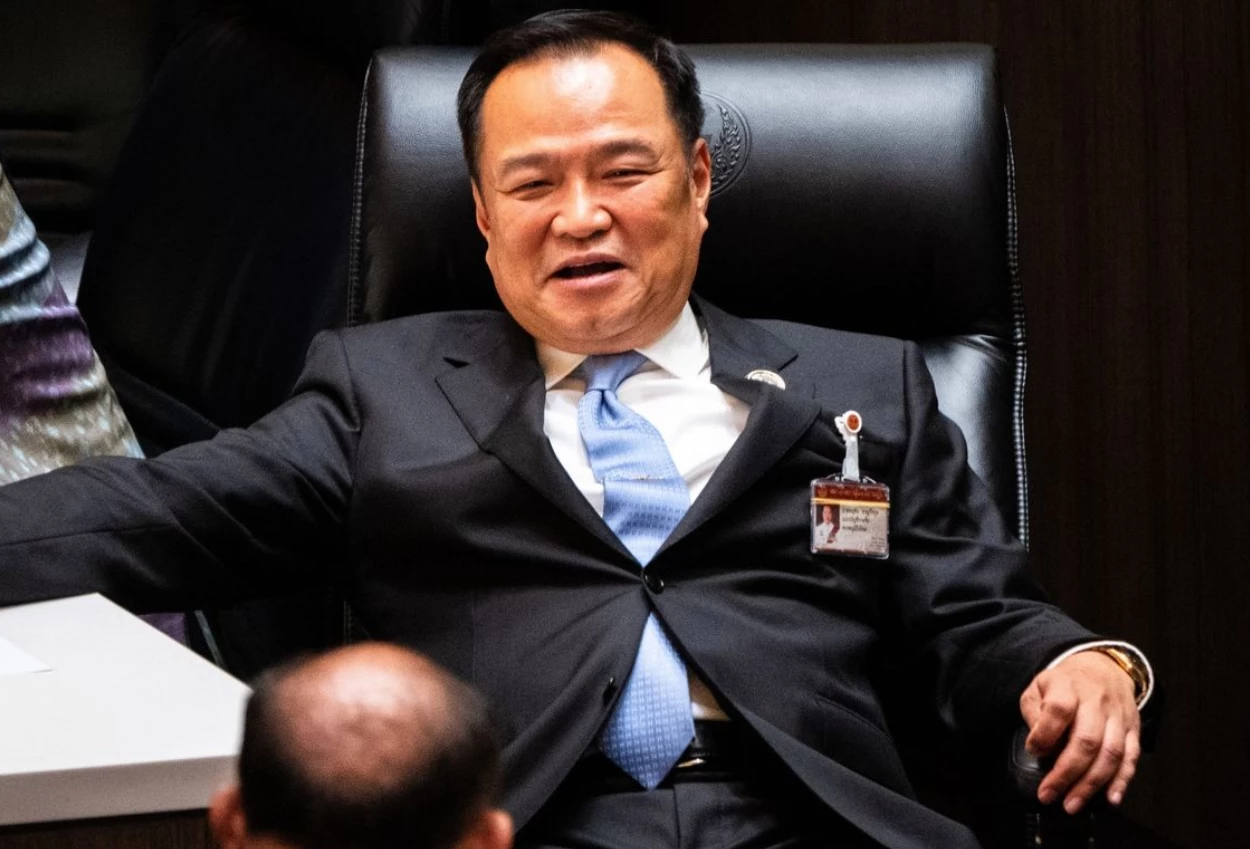 Thailand bubarkan parlemen di tengah ketegangan dengan kamboja