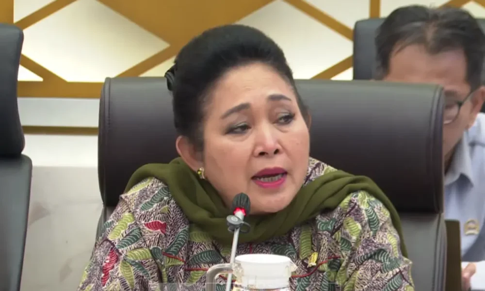 Titiek soeharto minta setop semua penebangan pohon