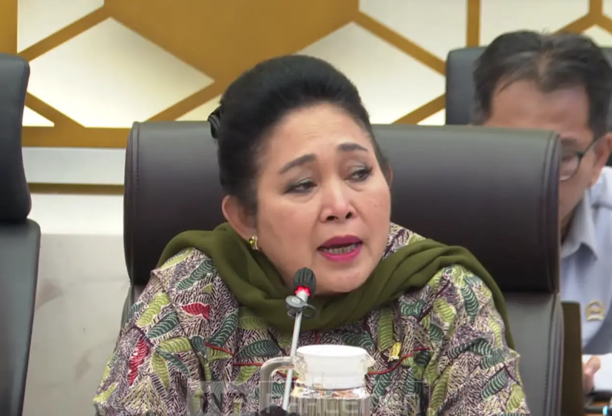 Titiek soeharto minta setop semua penebangan pohon