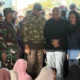 Titiek soeharto dan didit prabowo sambangi pengungsian korban banjir di aceh