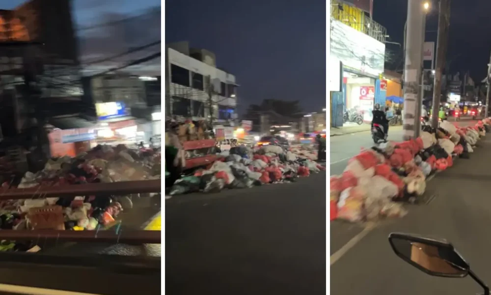 Tumpukan sampah di sisi jalan pasar ciputat