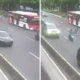Viral di sosmed! detik detik vp skk migas tabrak transjakarta saat sedang gowes