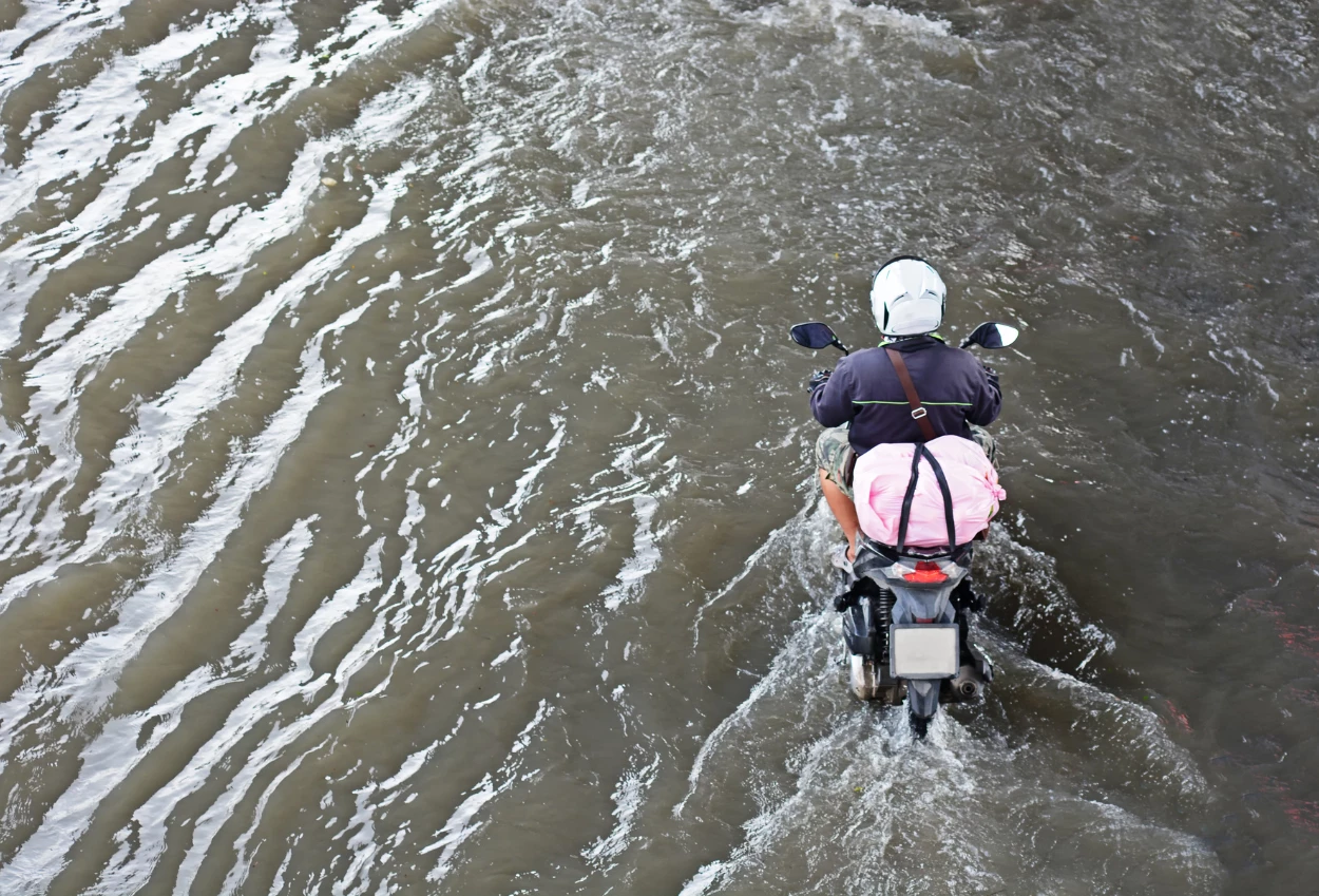 Apa yang harus dilakukan setelah motor kena banjir