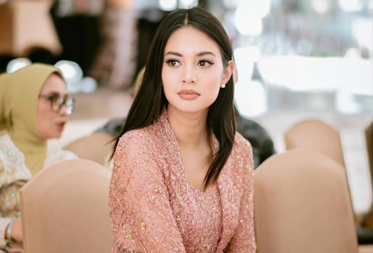 Aurelie moeremans minta netizen setop bully karakter yang ada di buku broken strings