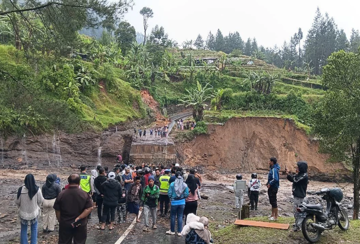 Banjir bandang terjang kawasan gunung slamet, wisata guci tegal terdampak lagi
