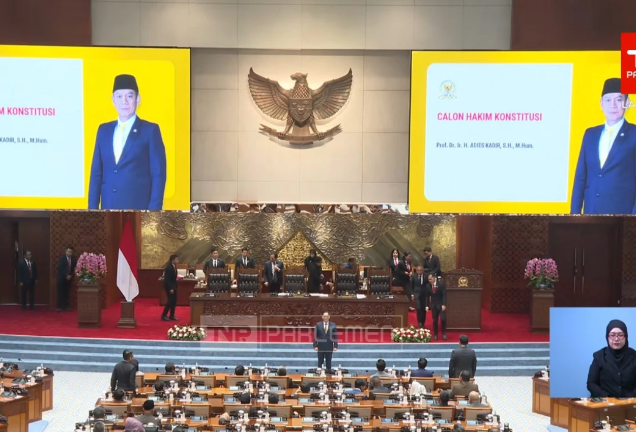 Dpr resmi tetapkan adies kadir sebagai calon hakim mk